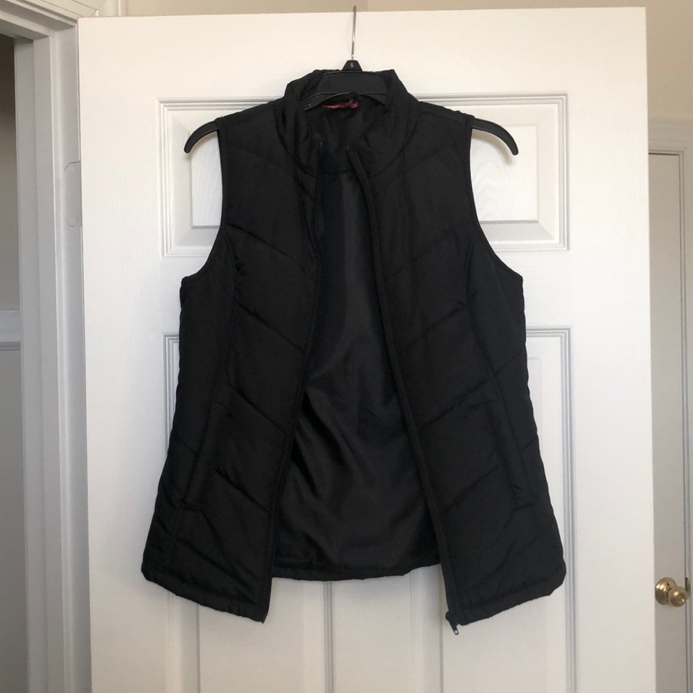 Women’s Red Camel Puffer Vest!!